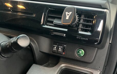 Honda Stepwgn IV, 2017 год, 2 150 000 рублей, 9 фотография