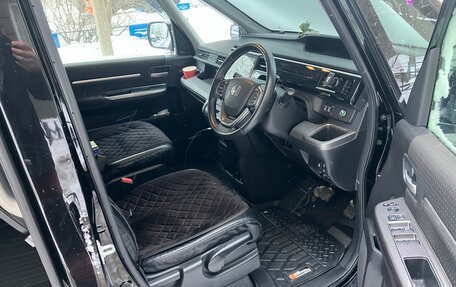 Honda Stepwgn IV, 2017 год, 2 150 000 рублей, 8 фотография