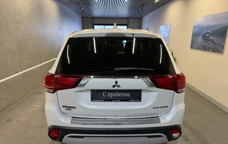 Mitsubishi Outlander III рестайлинг 3, 2019 год, 2 099 000 рублей, 4 фотография