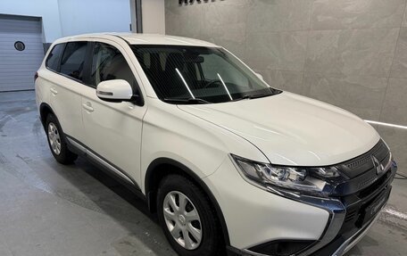Mitsubishi Outlander III рестайлинг 3, 2019 год, 2 099 000 рублей, 3 фотография