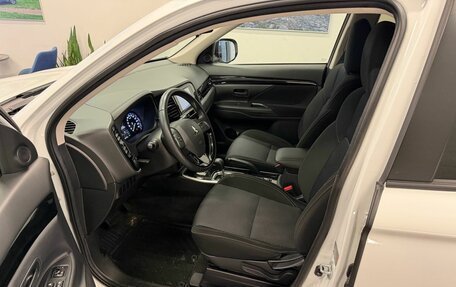 Mitsubishi Outlander III рестайлинг 3, 2019 год, 2 099 000 рублей, 7 фотография