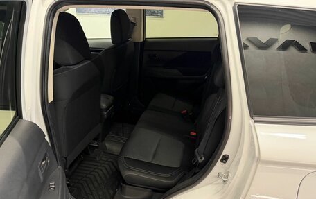 Mitsubishi Outlander III рестайлинг 3, 2019 год, 2 099 000 рублей, 8 фотография