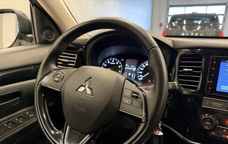 Mitsubishi Outlander III рестайлинг 3, 2019 год, 2 099 000 рублей, 12 фотография