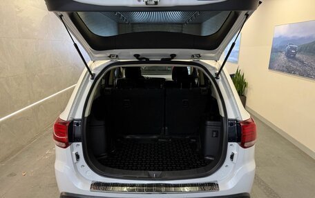 Mitsubishi Outlander III рестайлинг 3, 2019 год, 2 099 000 рублей, 14 фотография