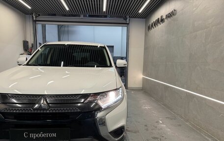 Mitsubishi Outlander III рестайлинг 3, 2019 год, 2 099 000 рублей, 16 фотография