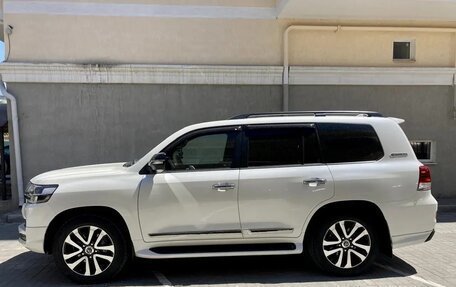 Toyota Land Cruiser 200, 2018 год, 8 950 000 рублей, 2 фотография