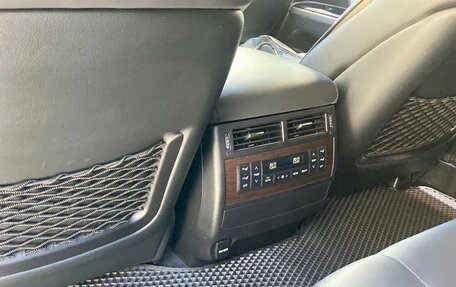 Toyota Land Cruiser 200, 2018 год, 8 950 000 рублей, 7 фотография