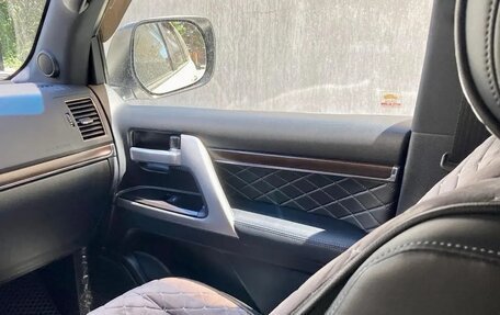 Toyota Land Cruiser 200, 2018 год, 8 950 000 рублей, 10 фотография