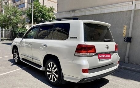 Toyota Land Cruiser 200, 2018 год, 8 950 000 рублей, 5 фотография