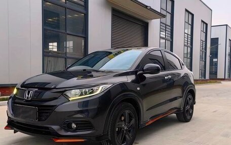 Honda Vezel, 2022 год, 1 700 000 рублей, 3 фотография