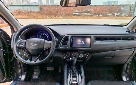 Honda Vezel, 2022 год, 1 700 000 рублей, 11 фотография