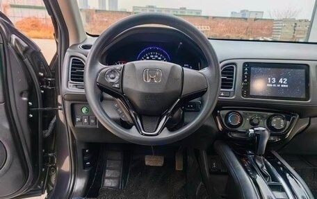 Honda Vezel, 2022 год, 1 700 000 рублей, 12 фотография