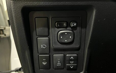 Toyota Land Cruiser Prado 150 рестайлинг 2, 2014 год, 3 250 000 рублей, 29 фотография