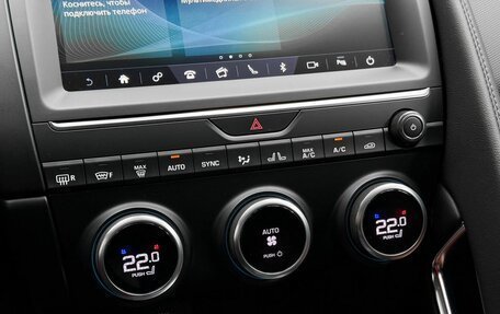 Jaguar E-Pace, 2018 год, 3 179 000 рублей, 15 фотография