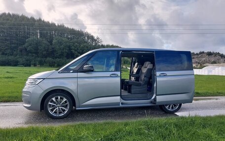 Volkswagen Multivan, 2023 год, 5 400 000 рублей, 3 фотография