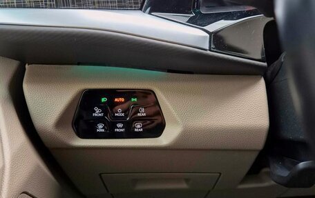 Volkswagen Multivan, 2023 год, 5 400 000 рублей, 10 фотография