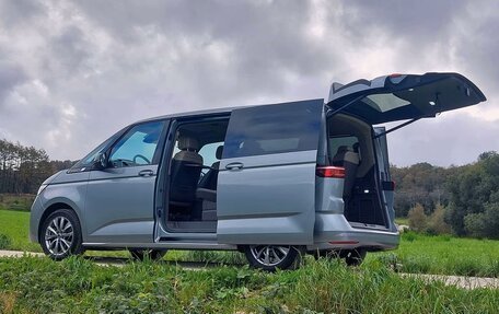 Volkswagen Multivan, 2023 год, 5 400 000 рублей, 11 фотография