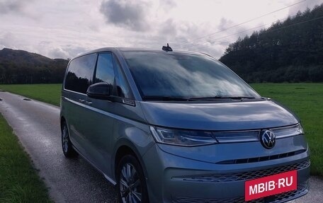 Volkswagen Multivan, 2023 год, 5 400 000 рублей, 7 фотография
