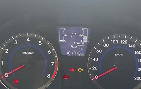 Hyundai Solaris II рестайлинг, 2016 год, 11 фотография