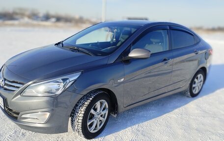 Hyundai Solaris II рестайлинг, 2015 год, 900 000 рублей, 2 фотография