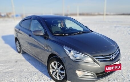 Hyundai Solaris II рестайлинг, 2015 год, 900 000 рублей, 5 фотография