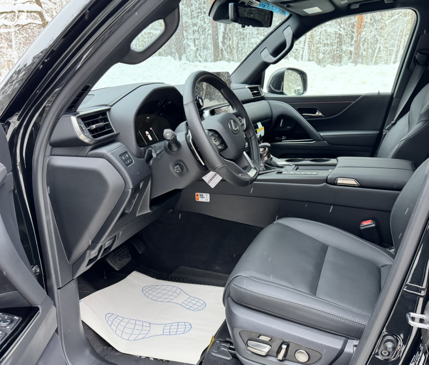 Lexus LX III рестайлинг 2, 2025 год, 19 700 000 рублей, 6 фотография