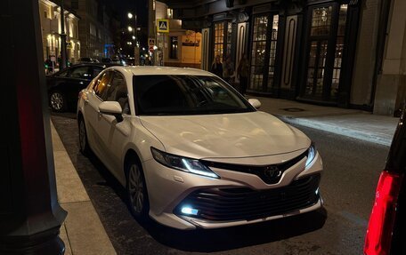 Toyota Camry, 2018 год, 2 740 000 рублей, 1 фотография