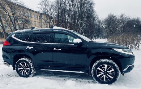 Mitsubishi Pajero Sport III рестайлинг, 2017 год, 2 430 000 рублей, 10 фотография