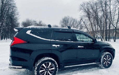 Mitsubishi Pajero Sport III рестайлинг, 2017 год, 2 430 000 рублей, 11 фотография