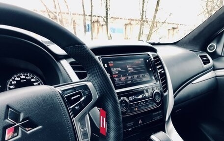 Mitsubishi Pajero Sport III рестайлинг, 2017 год, 2 430 000 рублей, 17 фотография