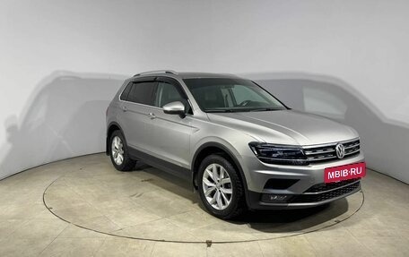 Volkswagen Tiguan II, 2018 год, 2 740 000 рублей, 3 фотография