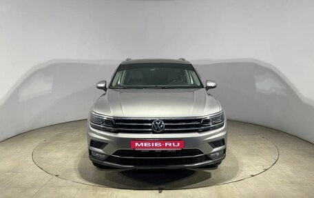 Volkswagen Tiguan II, 2018 год, 2 740 000 рублей, 2 фотография