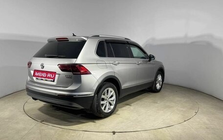Volkswagen Tiguan II, 2018 год, 2 740 000 рублей, 5 фотография