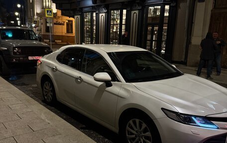 Toyota Camry, 2018 год, 2 740 000 рублей, 3 фотография