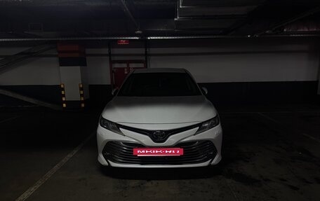 Toyota Camry, 2018 год, 2 740 000 рублей, 2 фотография