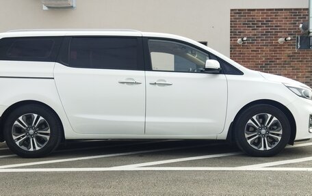 KIA Carnival III, 2020 год, 3 000 000 рублей, 8 фотография