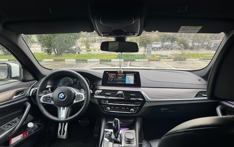 BMW 5 серия, 2018 год, 4 300 000 рублей, 3 фотография