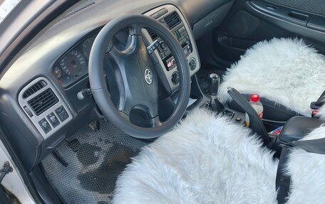 Toyota Avensis III рестайлинг, 2001 год, 330 000 рублей, 5 фотография