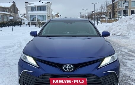 Toyota Camry, 2021 год, 3 300 000 рублей, 1 фотография