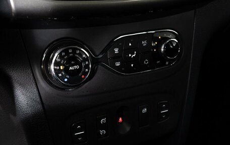 Renault Sandero II рестайлинг, 2016 год, 855 000 рублей, 13 фотография