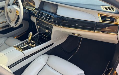 BMW 7 серия, 2012 год, 2 800 000 рублей, 18 фотография
