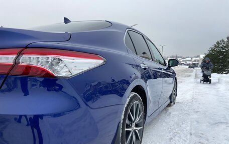 Toyota Camry, 2021 год, 3 300 000 рублей, 4 фотография