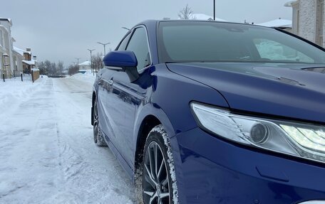 Toyota Camry, 2021 год, 3 300 000 рублей, 2 фотография