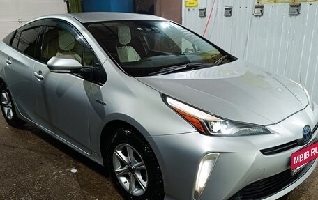 Toyota Prius IV XW50, 2019 год, 1 840 000 рублей, 5 фотография