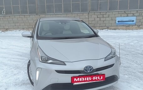 Toyota Prius IV XW50, 2019 год, 1 840 000 рублей, 3 фотография