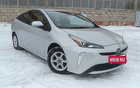 Toyota Prius IV XW50, 2019 год, 1 840 000 рублей, 4 фотография