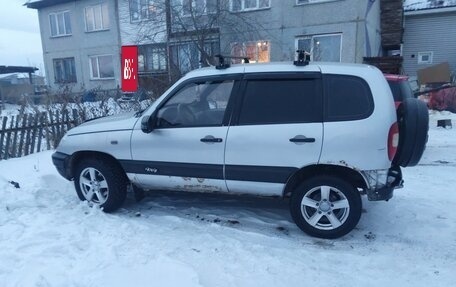 Chevrolet Niva I рестайлинг, 2004 год, 300 000 рублей, 3 фотография