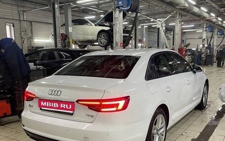 Audi A4, 2018 год, 2 300 000 рублей, 5 фотография