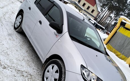 Renault Logan II, 2015 год, 900 000 рублей, 5 фотография