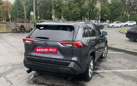 Toyota RAV4, 2023 год, 2 050 000 рублей, 6 фотография